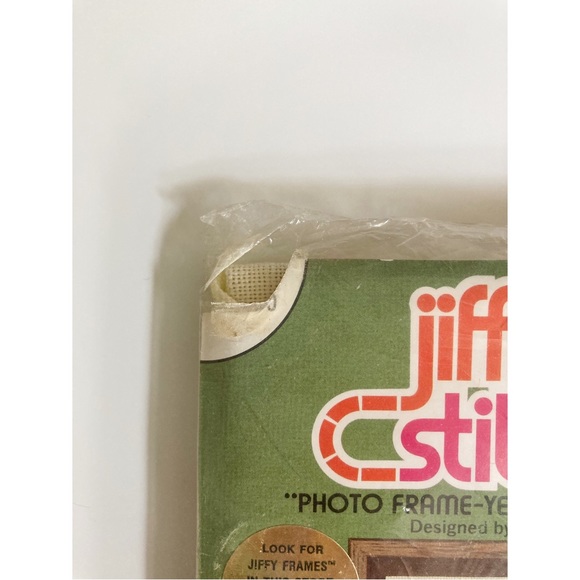 Vintage Jiffy Stitchery Photo Frame Embroidery Kit Needlepoint Kit DIY Kit 70s - Picture 4 of 4